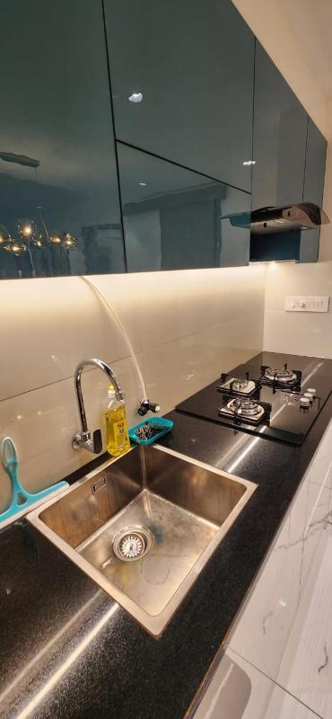 THE POSH PEAK - image 31