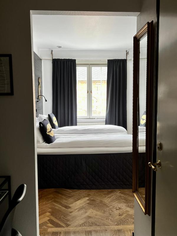 Double Room image 4