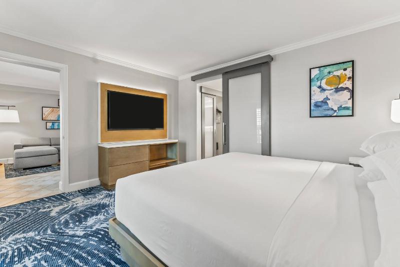 King Suite - Non-Smoking image 2