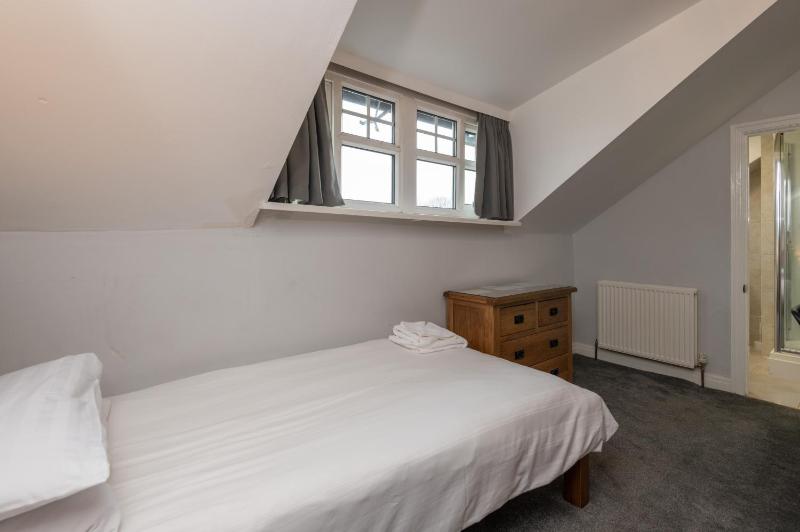 Single Room image 1