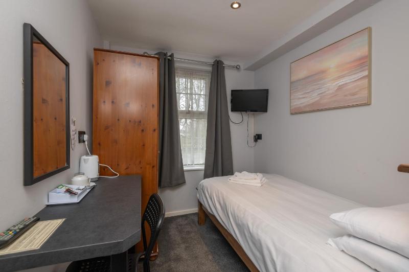 Budget Single Room image 3