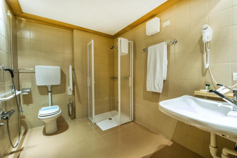 Single Room image 4