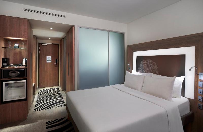 Superior Queen Room with Sofa Bed image 4