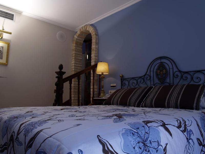 Superior Double/Twin Room image 4