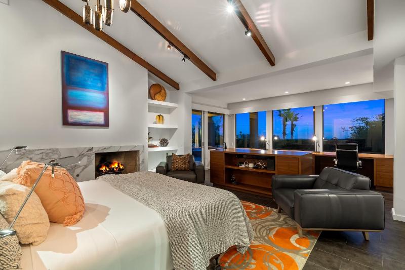 Palm Springs Confidential - image 9
