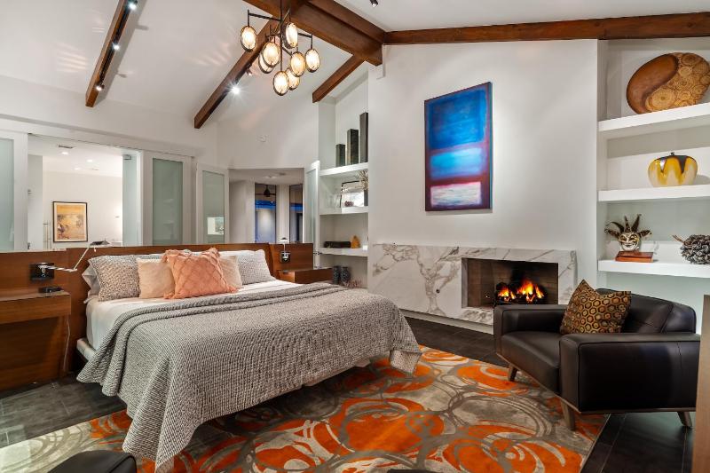 Palm Springs Confidential - image 27