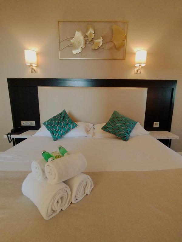 Double Room - Sea Side image 3