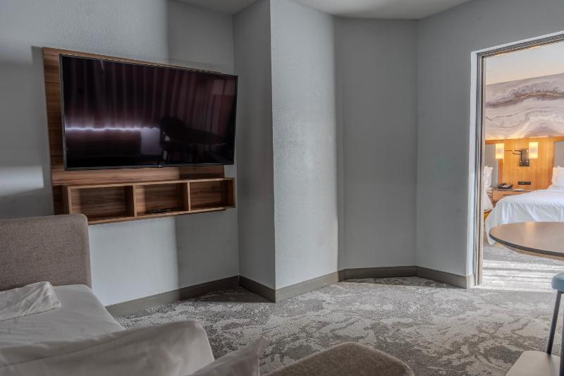 Queen Room with Two Queen Beds and Twin Trundle Bed image 3
