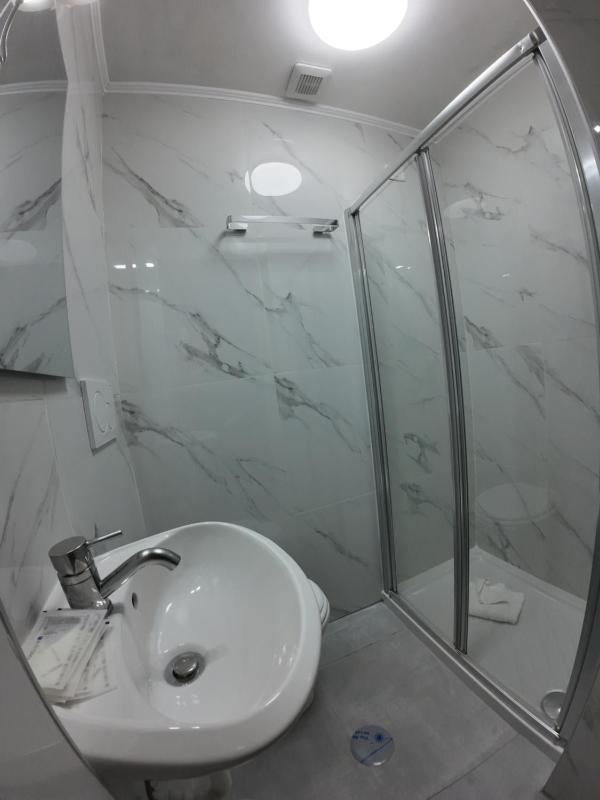 Triple Room with Private Bathroom image 1