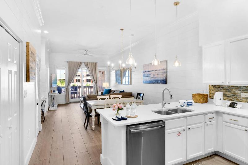 The Village Happy Life Condo - Private Beach Access Pool & Hot Tub - image 14