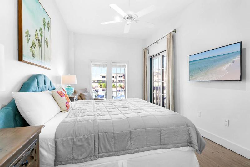 The Village Happy Life Condo - Private Beach Access Pool & Hot Tub - image 25