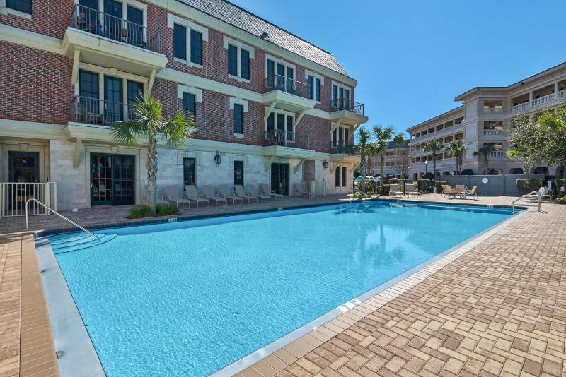 The Village Happy Life Condo - Private Beach Access Pool & Hot Tub - image 22