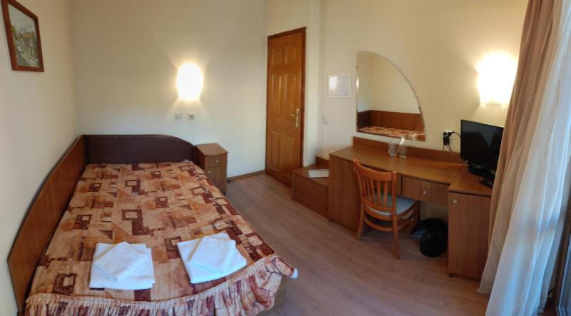 Deluxe Double Room with A/C and Terrace image 1