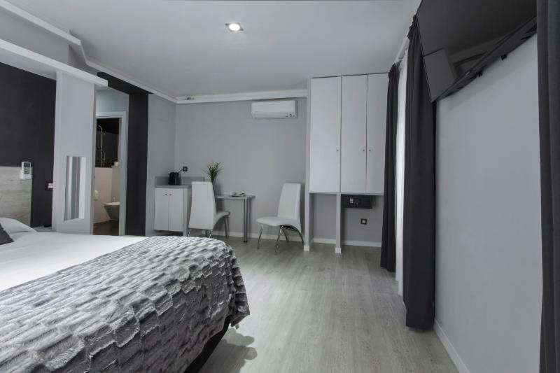 Hostal Overnight Madrid - image 11