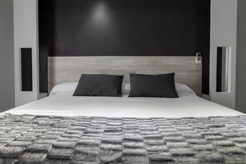 Hostal Overnight Madrid - image 10