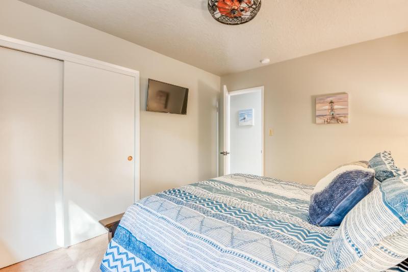 The Pacific Lookout Sleeps 6 Hot Tub Pet Friendly Ocean View EV Charger - image 36