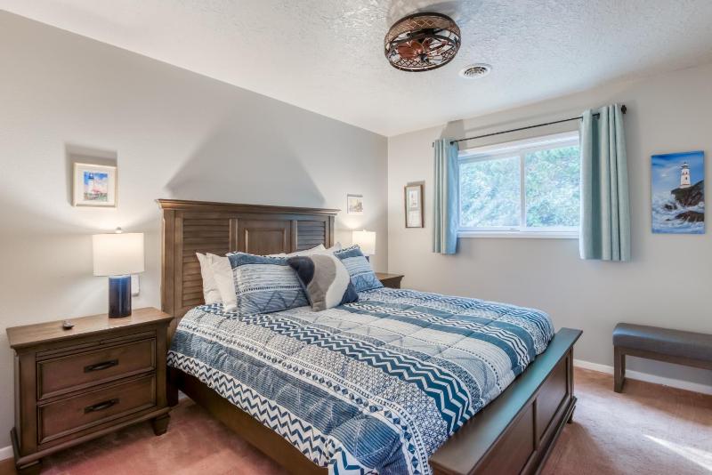 The Pacific Lookout Sleeps 6 Hot Tub Pet Friendly Ocean View EV Charger - image 42