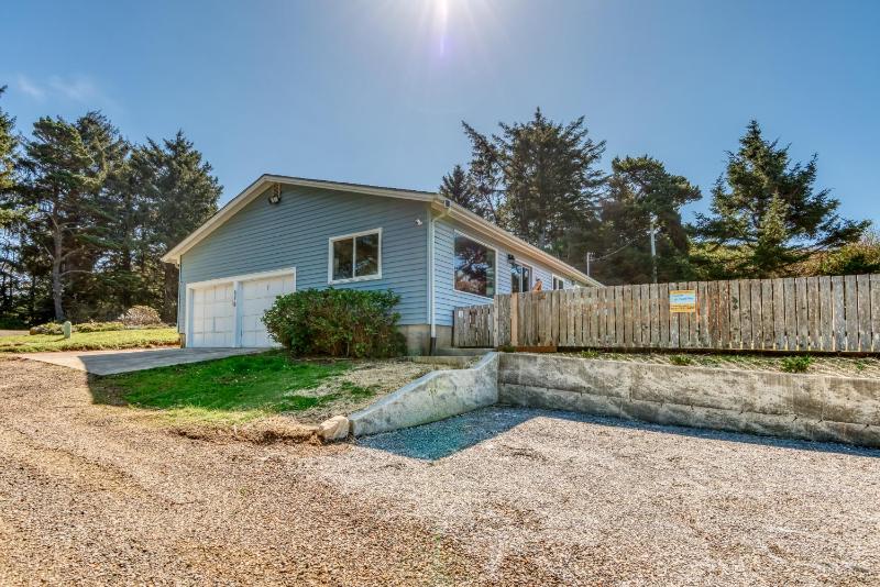 The Pacific Lookout Sleeps 6 Hot Tub Pet Friendly Ocean View EV Charger - image 48