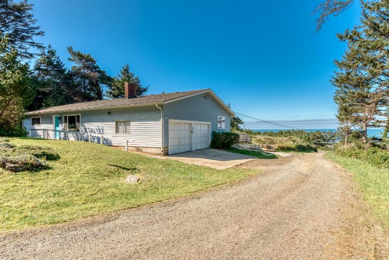 Three-Bedroom House image 4