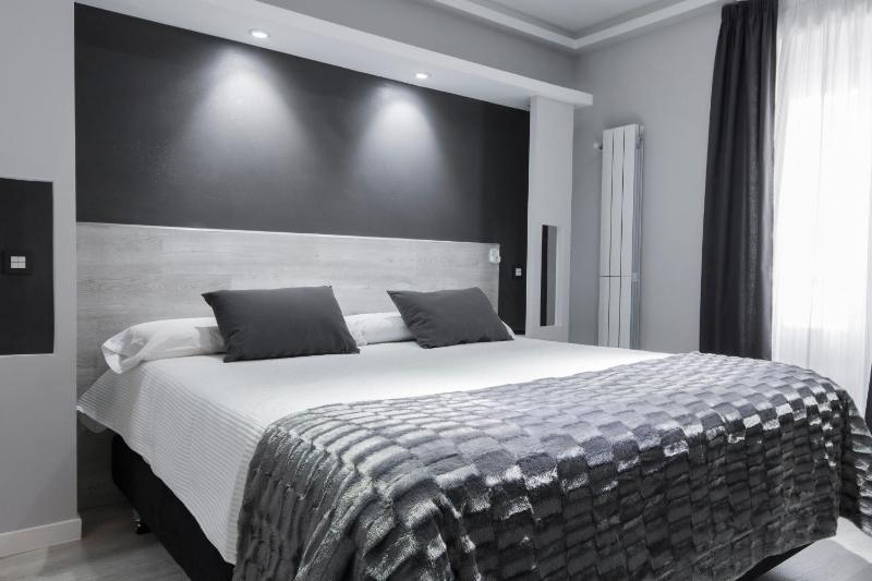 Hostal Overnight Madrid - image 12