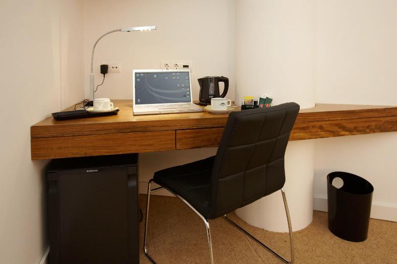 Superior Double or Twin Room image 4