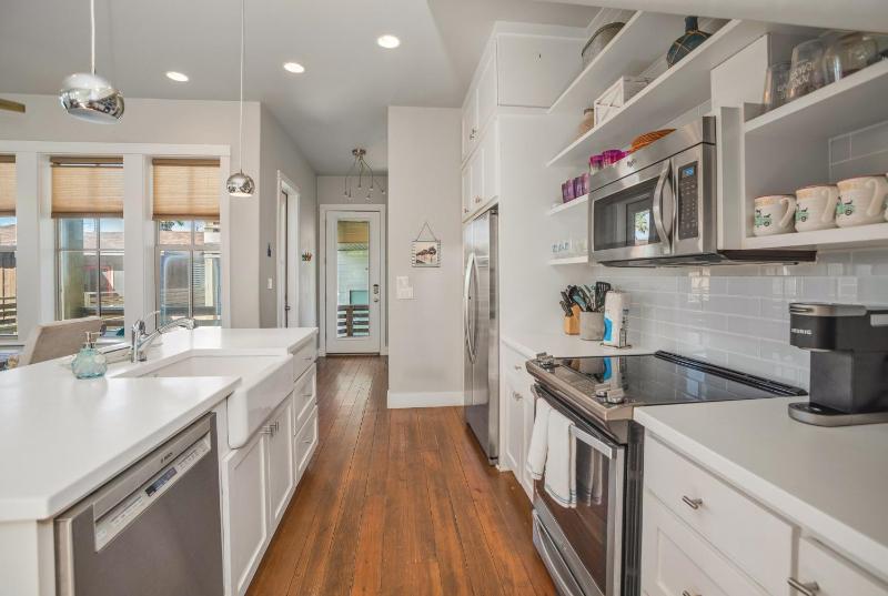 The Oyster House - Pet Friendly! GOLF CART INCLUDED! - image 20