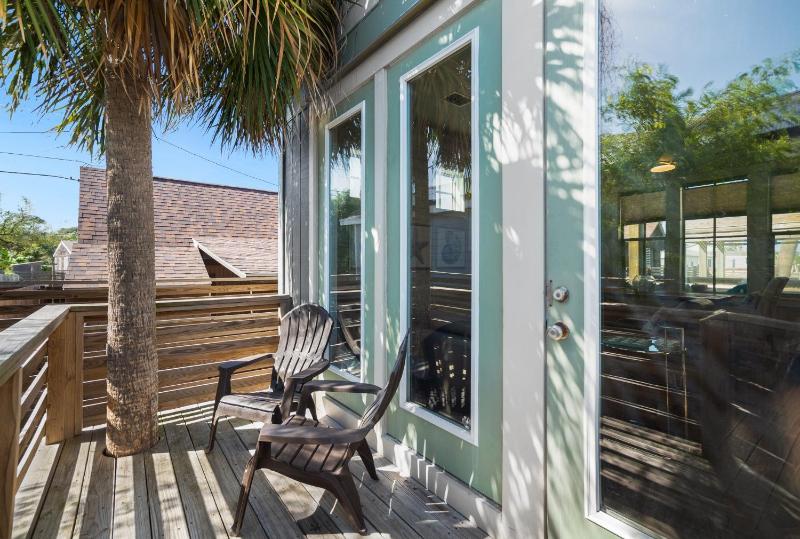 The Oyster House - Pet Friendly GOLF CART INCLUDED - image 21