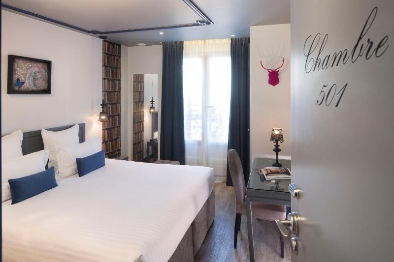 Double Room with Balcony image 1
