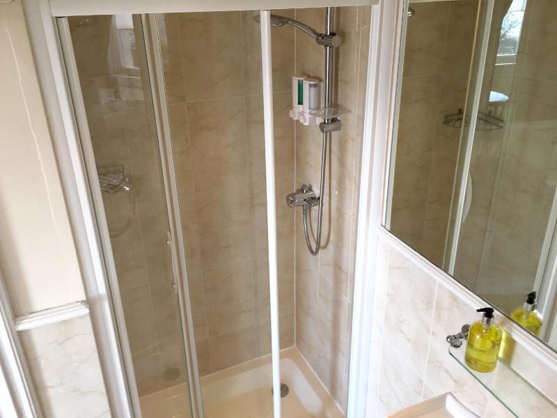 One Bedroom Apartment - Princess Caroline image 3