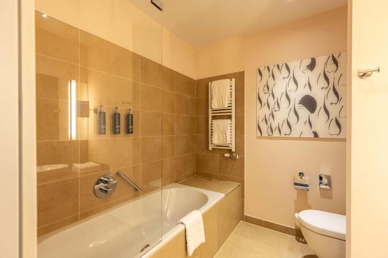 Twin Room image 4