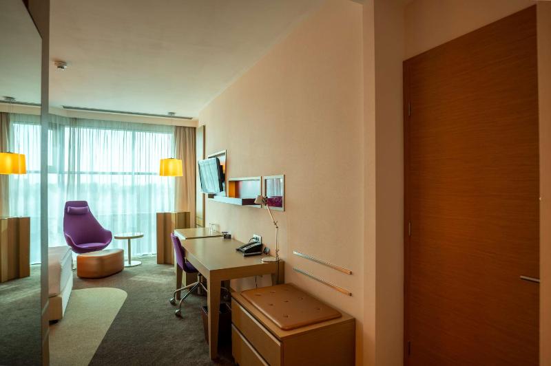 Twin Room image 3