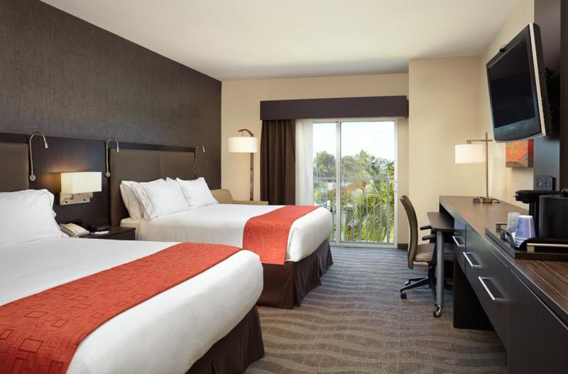 Standard Room with Two Queen Beds image 2