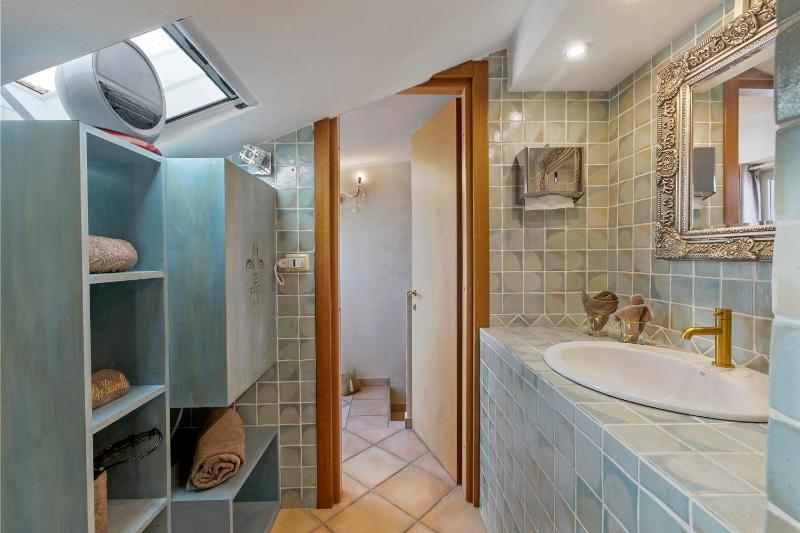 Large Double Room with Balcony and Sea view image 2