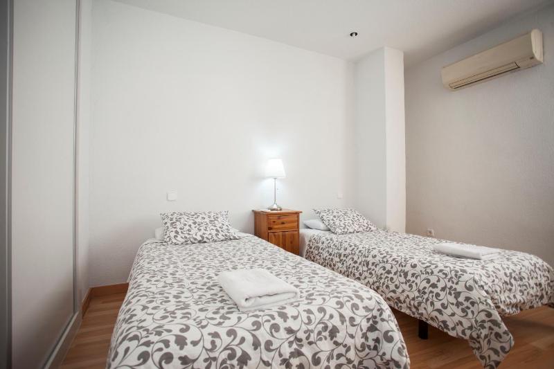 One-Bedroom Apartment (6 Adults) image 2