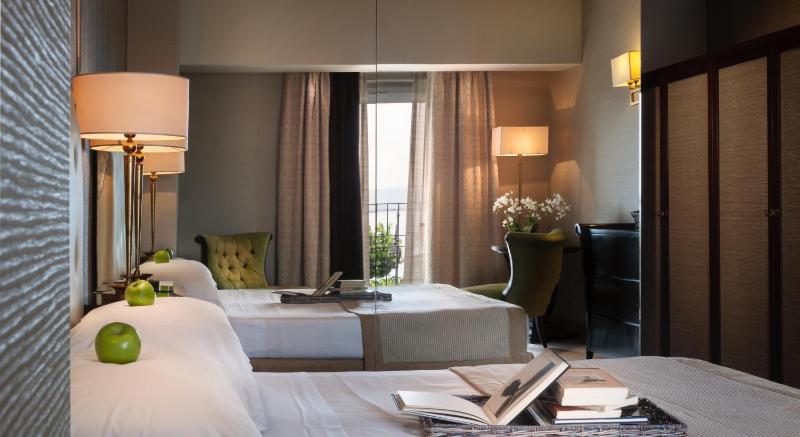 Executive Double Room with Lake View image 2
