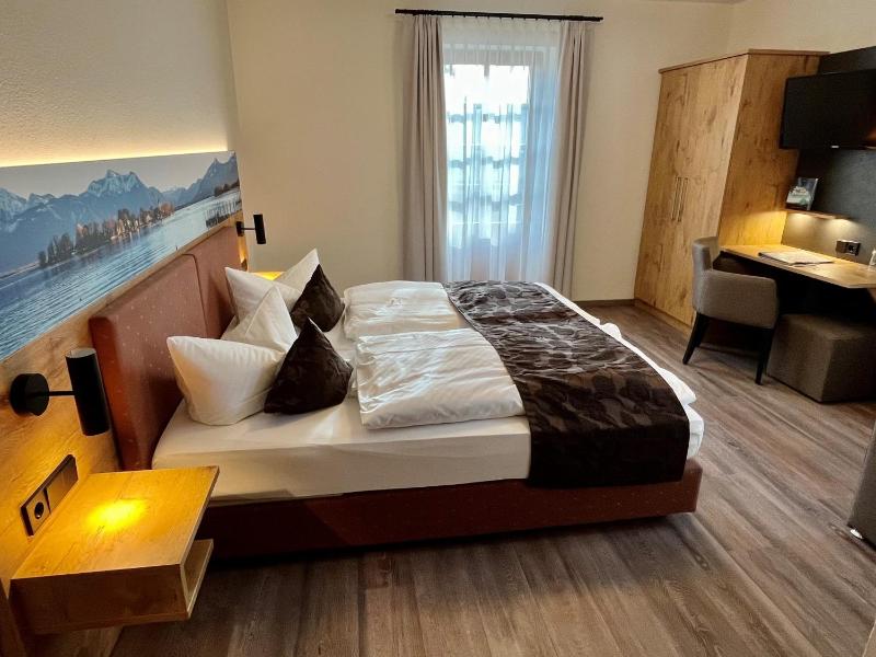 Double Room image 2
