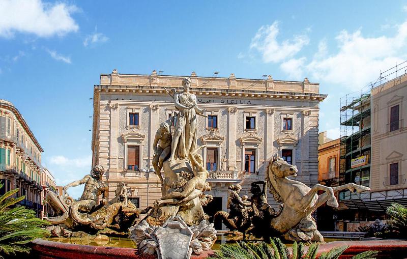 Awesome Home In Siracusa With Wifi - image 11