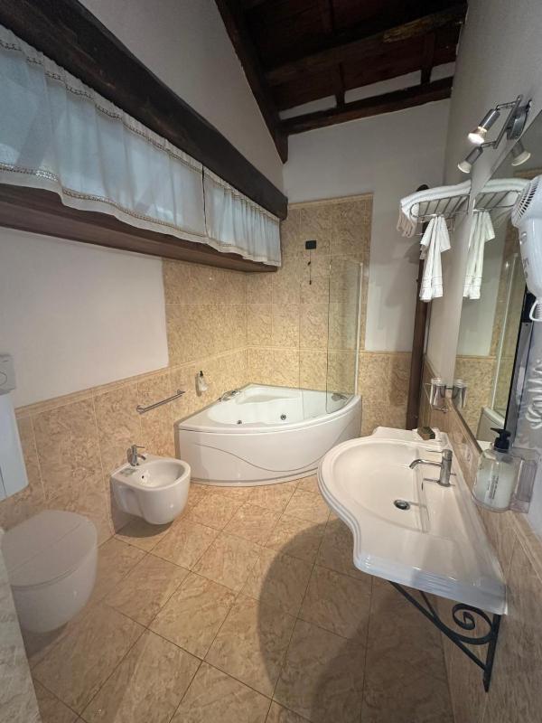 King Room with Sea View image 4