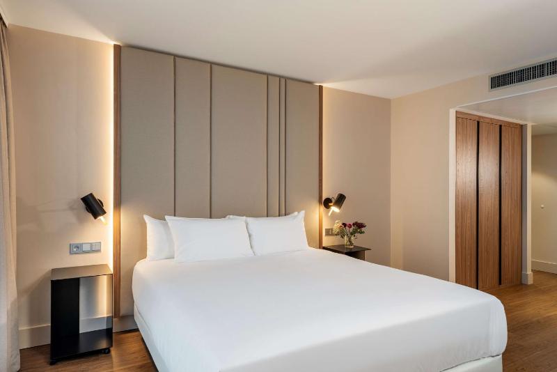 Standard Double or Twin Room image 4
