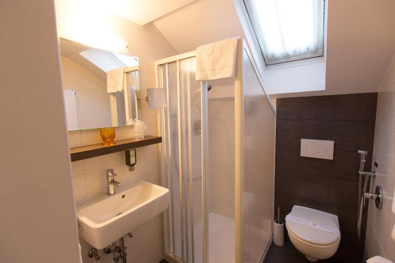 Quadruple Room image 2