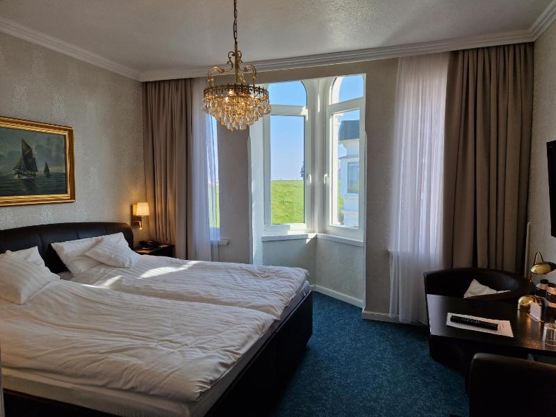 Double Room with Sea View image 1