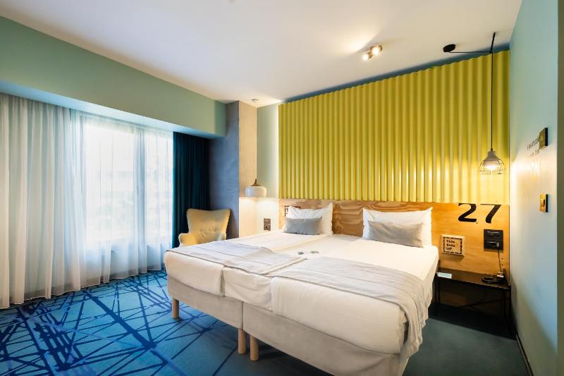 Superior Room with a King Bed image 3