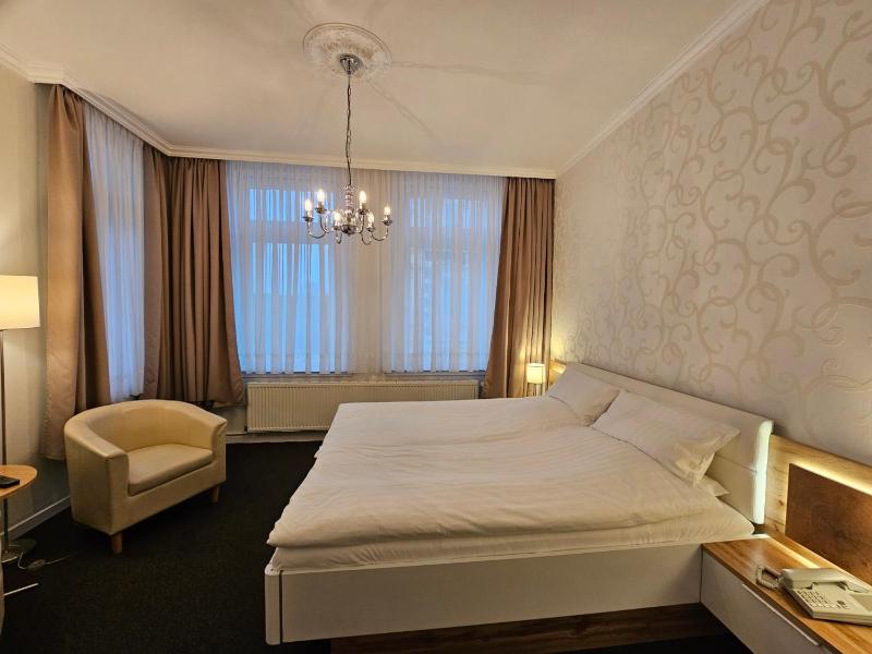 Double Room image 1