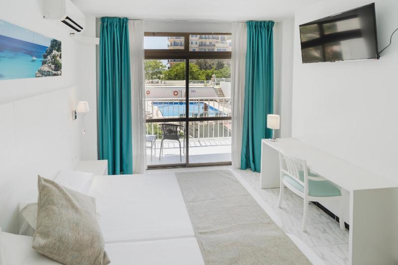 Twin Room with Pool View image 1