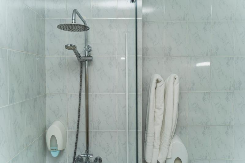 Single Room image 3