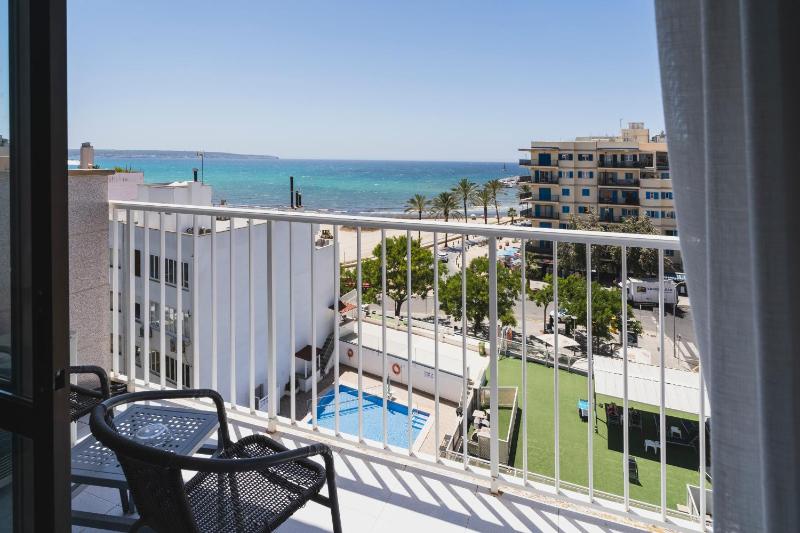 Queen Room with Sea View image 4