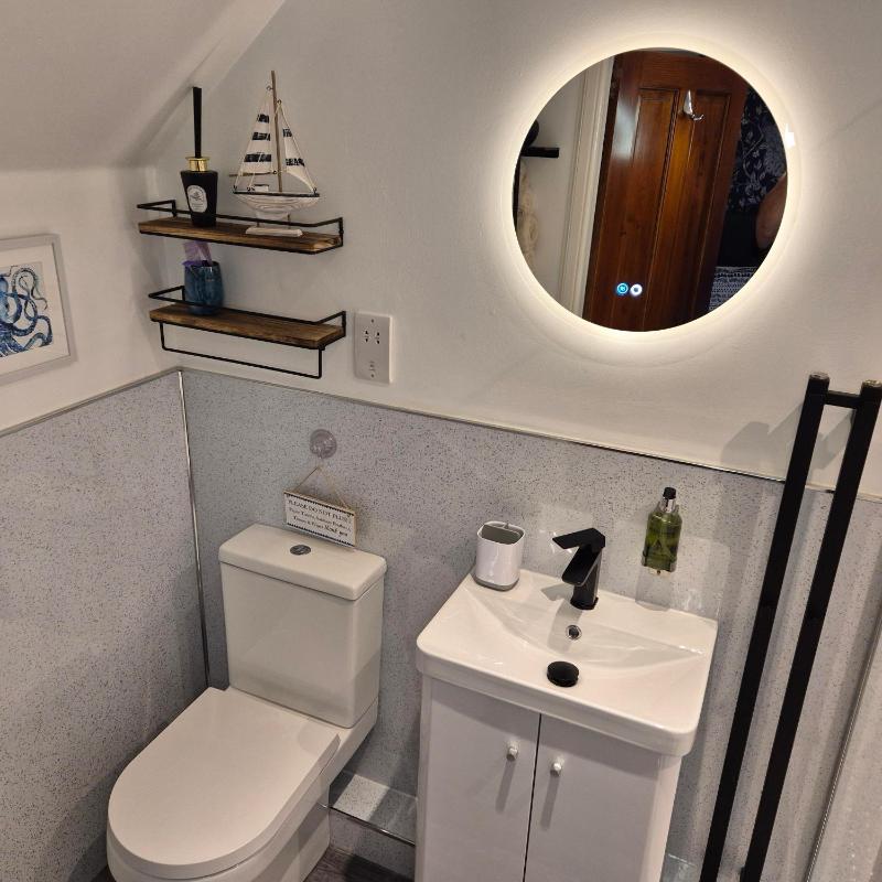 Standard Twin Room image 2