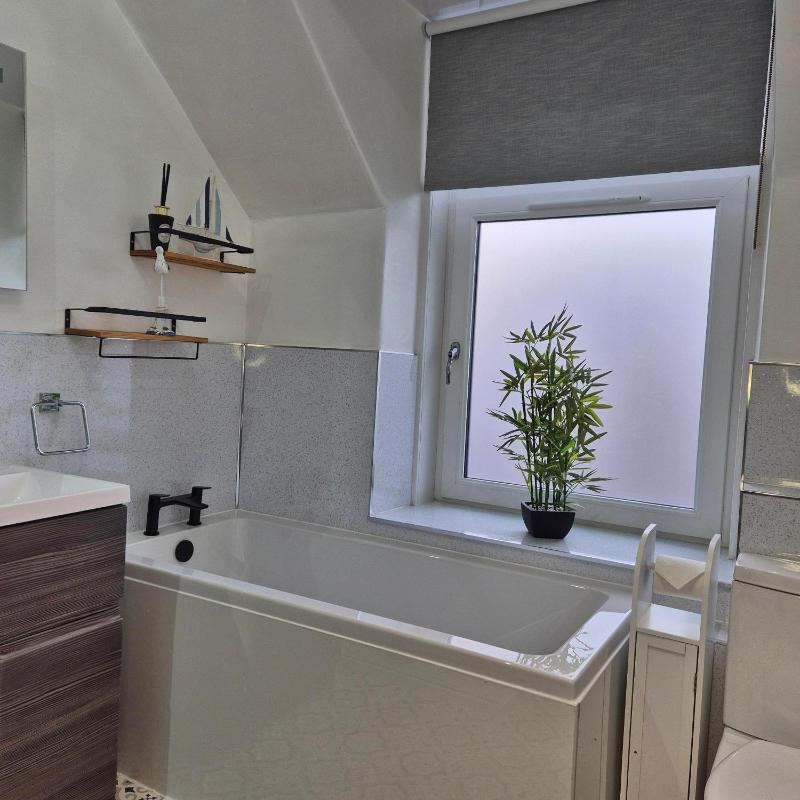 Triple Room with Private Bathroom image 2