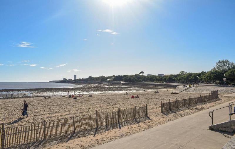 1 Bedroom Lovely Apartment In La Rochelle - image 9