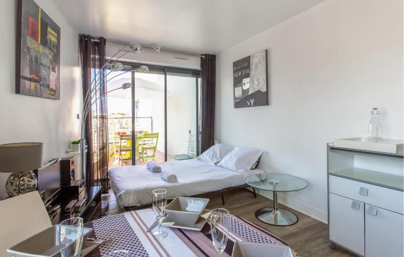 1 Bedroom Lovely Apartment In La Rochelle - image 16